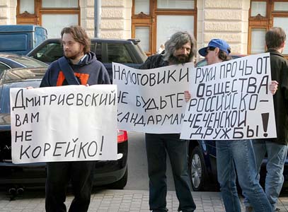 demo-chechenFriendship Moscow Lenta.ru6.10.05 300.jpg